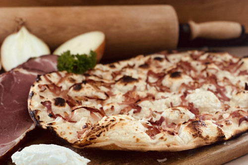 Flammenkuchen des Monats - Speck-Zwiebel