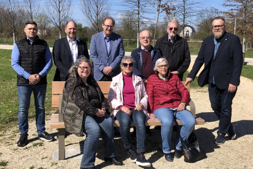 Ein Plus an Komfort und Inklusion: Günther Energie & Service Engagiert sich für Seniorengerechte Bänke im Seepark