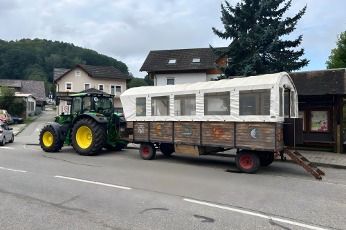Planwagenfahrten: Perfekt für Firmen- und Klassenausflüge in der Region