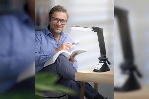 Hellwach und handlich: Die neuesten LED-Leuchtlupen von SCHWEIZER