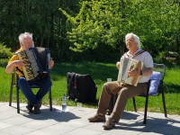 Senionen unterhalten Senioren