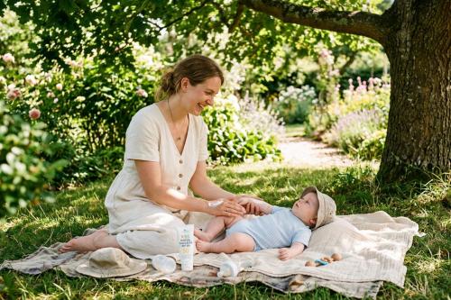 Sommer mit Baby: Wenn die Sonne mehr Fragen aufwirft als Antworten