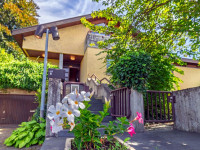 BA Immobilien – Wohnen auf Top-Niveau: 8 Zimmer, Hallenbad und großes Grundstück in Offenburger Toplage