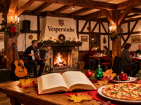 Literatur und Musik im Holzwurm: AutorenNetzwerk präsentiert Herbst- und Weihnachtsprogramm
